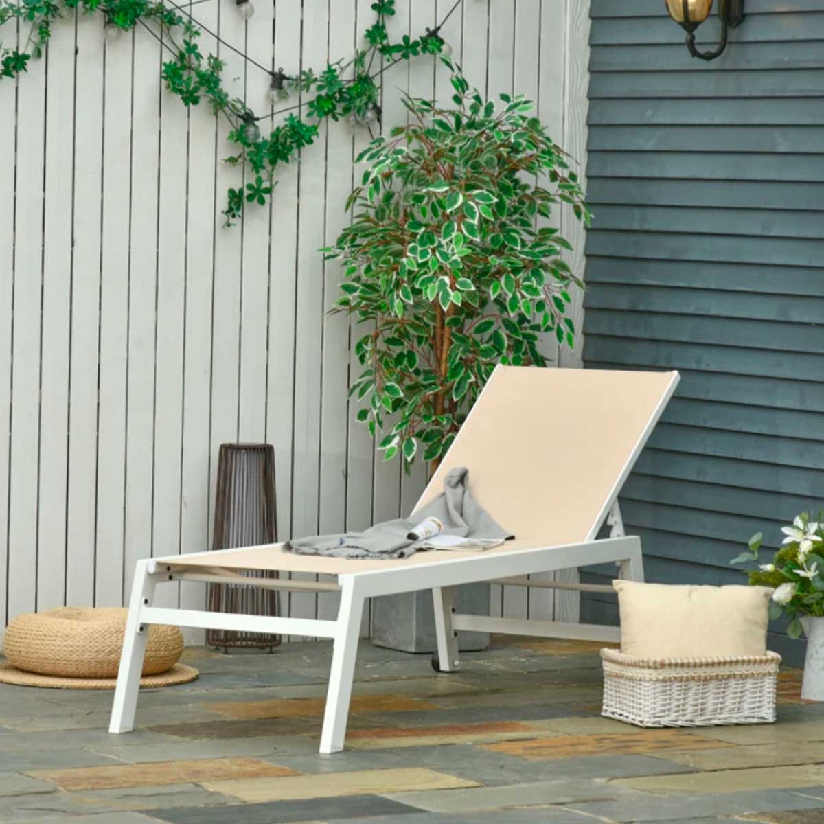 Outsunny tumbona de jardín de aluminio tumbona exterior con respaldo reclinable en 5 posiciones ruedas carga 120 kg para patio terraza 169x65x102 cm beige