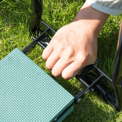 Outsunny Banco de Jardim Dobrável e Portátil Banco de Jardim com Joelheira para Jardinagem com Almofadas de Espuma EVA para Proteger seus Joelhos e Roupas 58x28x49cm Verde e Preto