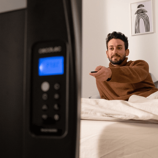 Cecotec Emissor térmico com 4 elementos e 600 W, ecrã LCD, comando à distância, temporizador programável, seleção de temperatura, cobertura de 8 m² e máxima segurança.