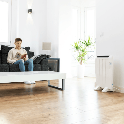 Cecotec Emissor térmico com 4 elementos e 600 W, controlo por Wifi, ecrã LCD, controlo remoto, temporizador programável, seleção de temperatura, cobertura de 8 m² e máxima segurança.