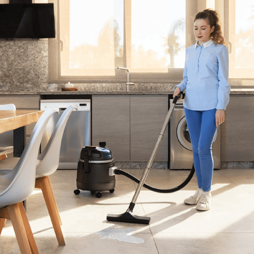 Cecotec Aspirador de sólidos e líquidos a bateria com motor digital sem escovas Digital Brushless de 200 W de potência e grande poder de sucção até 20 kPa. Depósito de até 20 L de capacidade. Autonomia de 45 minutos.