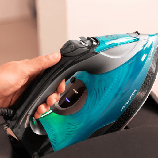 Cecotec Ferro de engomar a vapor ultrapotente de 3100 W com base em cerâmica de alta resistência e melhor deslizamento Turbo Slide. 5 níveis de temperatura e sensor tátil. Vapor contínuo 65 grmin e jato de vapor 255 grmin.