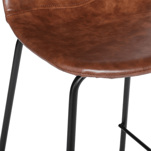 Conjunto de 2 bancos de bar. Cor castanha. Fabricado em metal e poliuretano. Dimensões: C. 43 x P. 42 x A. 95 cm.