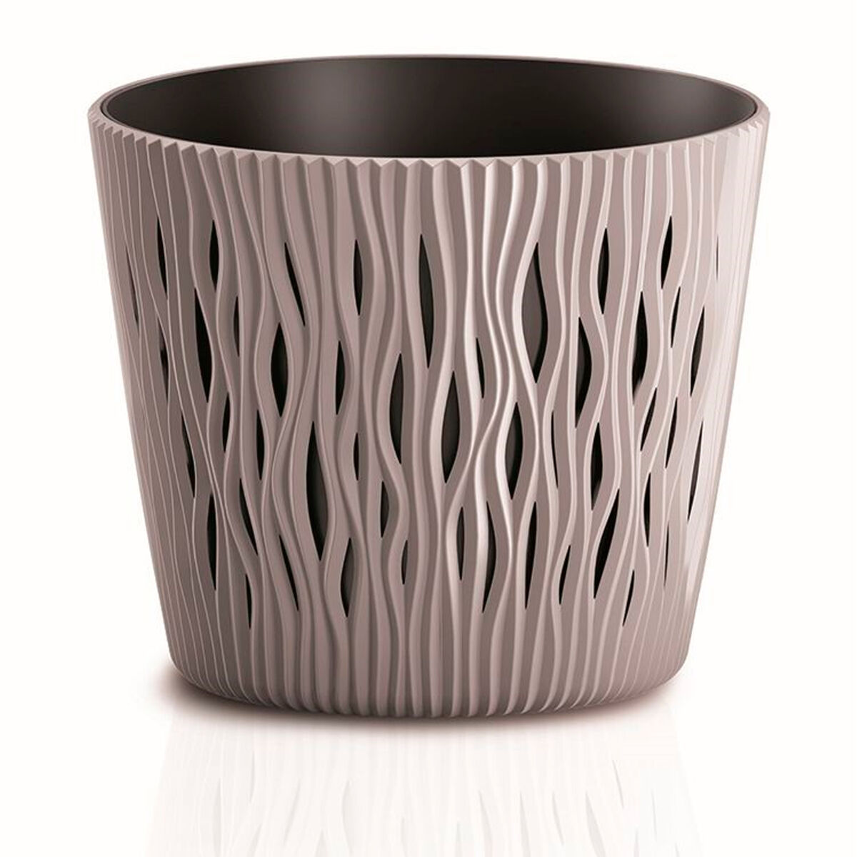 Maceta redonda de plastico sandy round en color mocca 15,8 (largo) x 15,8 (ancho) x 13,8 (alto) cm