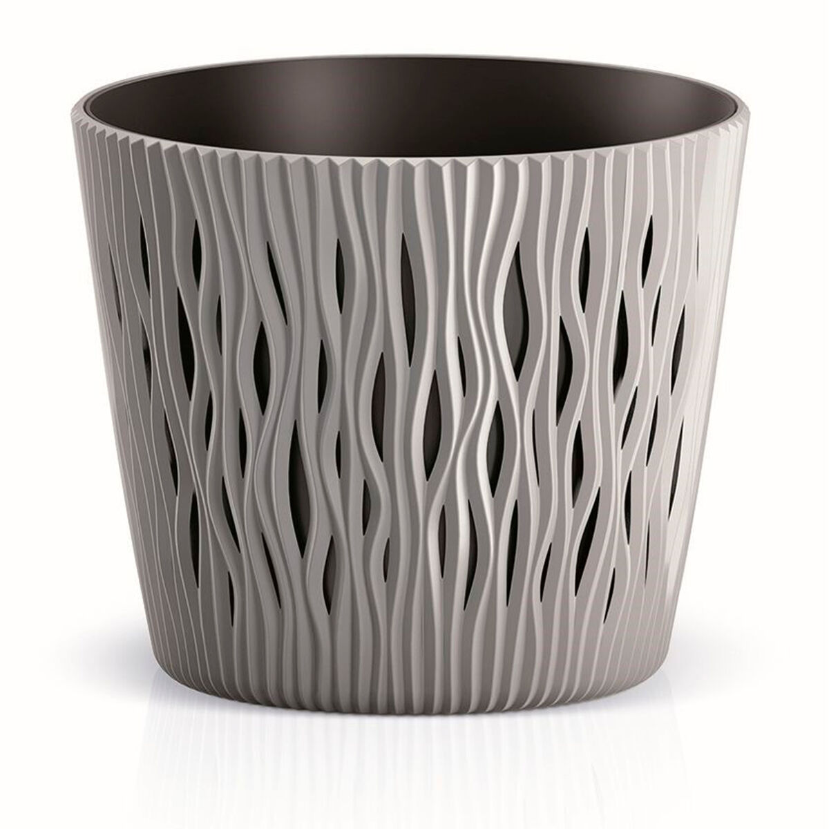 Maceta redonda de plastico sandy round en color gris 18,9 (largo) x 18,9 (ancho) x 16,5 (alto) cm