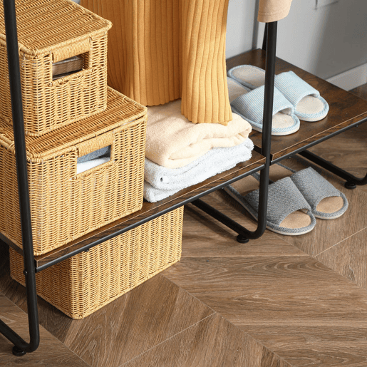 HOMCOM Suporte para Cabides Charriot de Madeira com 4 Prateleiras de Armazenamento e Barra de Pendurar para Dormitório Sala de Estar Entrada Estilo Industrial 101x39x160cm Café e Preto