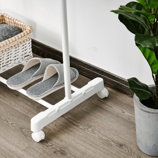 HOMCOM Charriot com Altura Ajustável Cabide com Rodas Portátil Prateleira Inferior Aço 68,5x42x87-145cm Branco e Prata