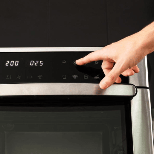Cecotec Forno de convecção com 30 litros de capacidade e 1800 W de potência.