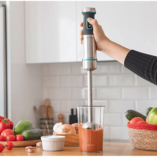 Cecotec Varinha mágica de 1200 W, tecnologia CrossBlades com lâminas de 4 folhas, revestimento de titânio preto, pé XL extra comprido, proteção anti salpicos e seletor de velocidade com função Turbo. Inclui copo de 800 ml com tampa.
