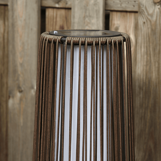 Outsunny Lanterna de Jardim de Vime Sintético Lâmpada Solar Exterior com Luzes LED Acendimento Automático à Prova de Água para Terraço Varanda Pátio Ø21,5x61 cm, Castanho