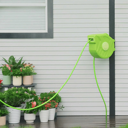 Outsunny Carretel para Mangueira 15m+1,5m Enrolador de Mangueira Montado na Parede Enrolador Automático 180º Giratório 47,5x15,5x35,5cm Verde