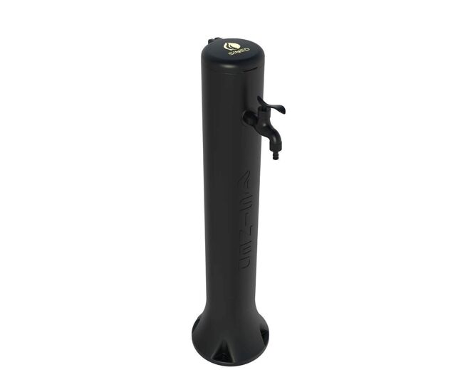 Fuente de jardín negra modelo tritone con disposición para acoples rápidos de manguera de jardín. diámetro 15 cm altura 100 cm. fuente fabricada en hdpe (polietileno de alta resistencia) resistente a los rayos uv, a la cal y a la salinidad.