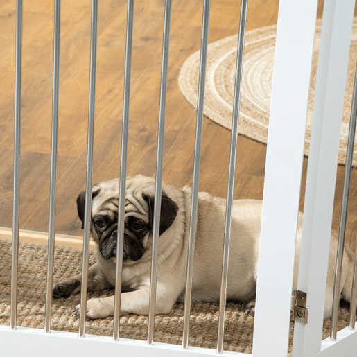 PawHut Barreira de Segurança para Cães Barreira de Segurança para Escadas e Portas 154x30x80cm Barreira de Segurança Dobrável com Suporte de Pé para Interior Branco