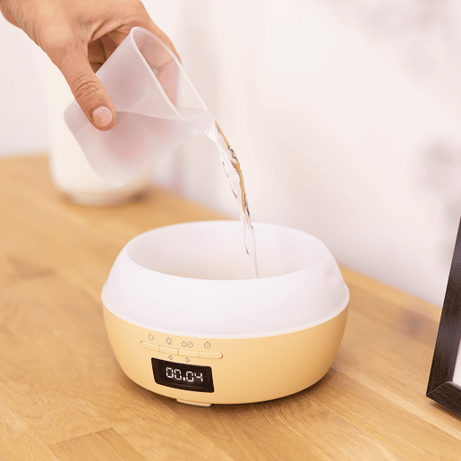 Cecotec Difusor de aroma com depósito de 500 ml e ecrã, altifalante e controlo por bluetooth.