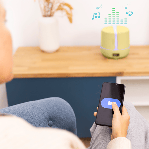 Cecotec Difusor de aroma com depósito de 500 ml e ecrã, altifalante e controlo por bluetooth.