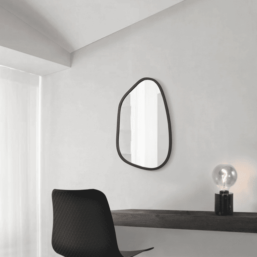 Espelho de parede assimétrico Filiano com moldura MDF 80 x 58 cm - Preto mate en.casa.