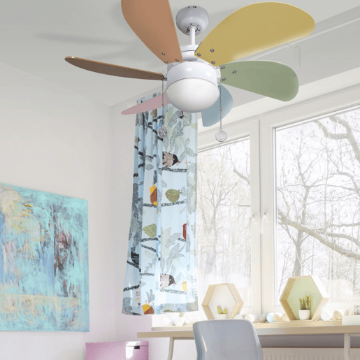 Ventilador de tecto em metal de cor níquel acetinado, o abajur é feito de vidro opalino e as 6 pás têm acabamento em wengué. Série akunadecor 85cm