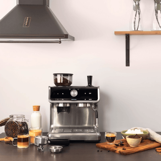 Cecotec Máquina de café expresso com depósito de café e 20 bares. Cecotec Máquina de café expresso com depósito de café e 20 bares.