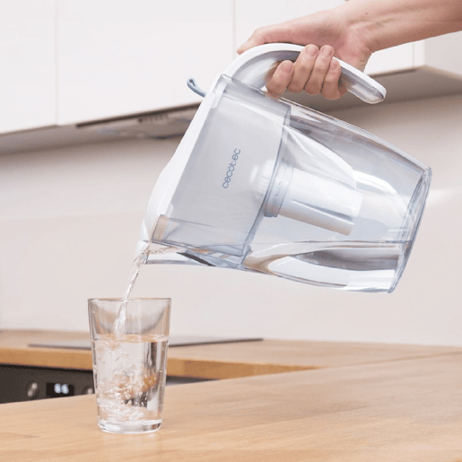 Cecotec Jarro purificador de água de 2,4 L de capacidade e filtro de 4 camadas: microfibra, carvão ativado e prata, resina de permuta iónica e filtro final de microfibra. Cecotec Jarro purificador de água de 2,4 L de capacidade e filtro de 4 camadas: microfibra, carvão ativado e prata, resina de permuta iónica e filtro final de microfibra.