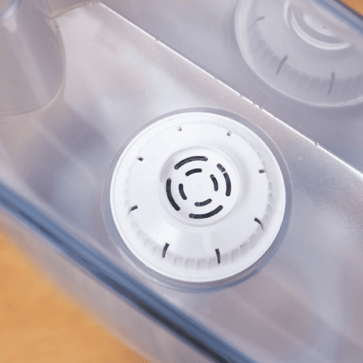 Cecotec Jarro purificador de água de 2,4 L de capacidade e filtro de 4 camadas: microfibra, carvão ativado e prata, resina de permuta iónica e filtro final de microfibra. Cecotec Jarro purificador de água de 2,4 L de capacidade e filtro de 4 camadas: microfibra, carvão ativado e prata, resina de permuta iónica e filtro final de microfibra.