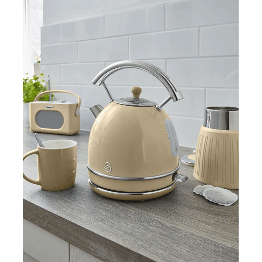 SWAN SK14630CNEU Retro Chaleira Eléctrica 1,8 L, Jarro Elétrico, Aço Inoxidável sem BPA, Vintage, Sem Fios, 3000, Creme