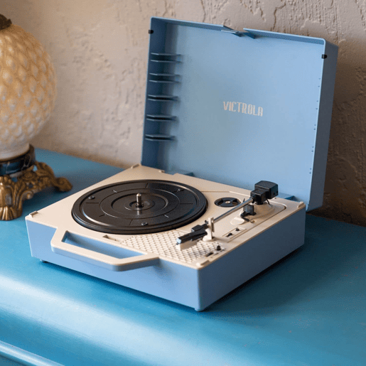 Leitor de discos vintage com um toque moderno Victrola Re-Spin três velocidades de reprodução: 33 13, 45 e 78 RPM