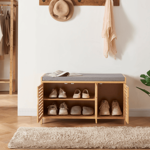 Banco Sapateira Selk com prateleira inferior e portas em tecido de bambu 50 x 90 x 35 cm Cor cinzenta e natural en.casa