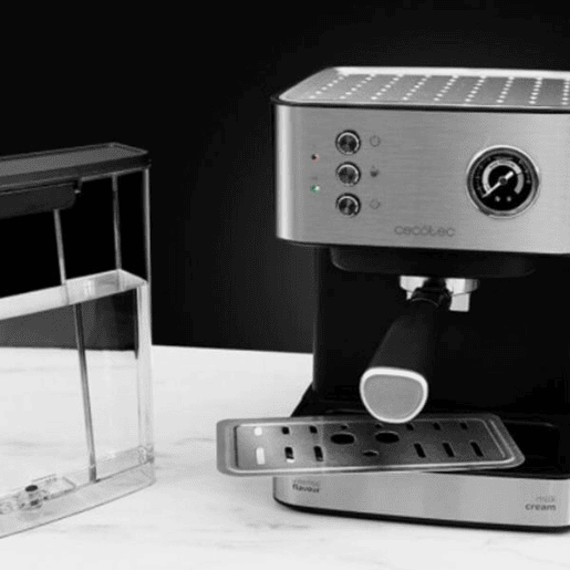 Cecotec Máquina de café Express para café espresso e cappuccino com 20 bares, manómetro e vaporizador orientável.