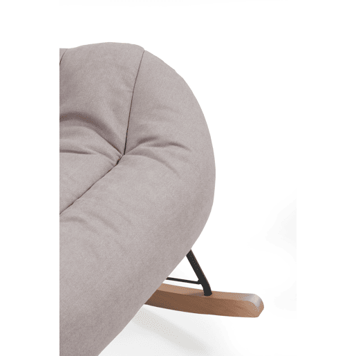 Mecedora Tapizada Beige Con Patas De Metal De Haya
