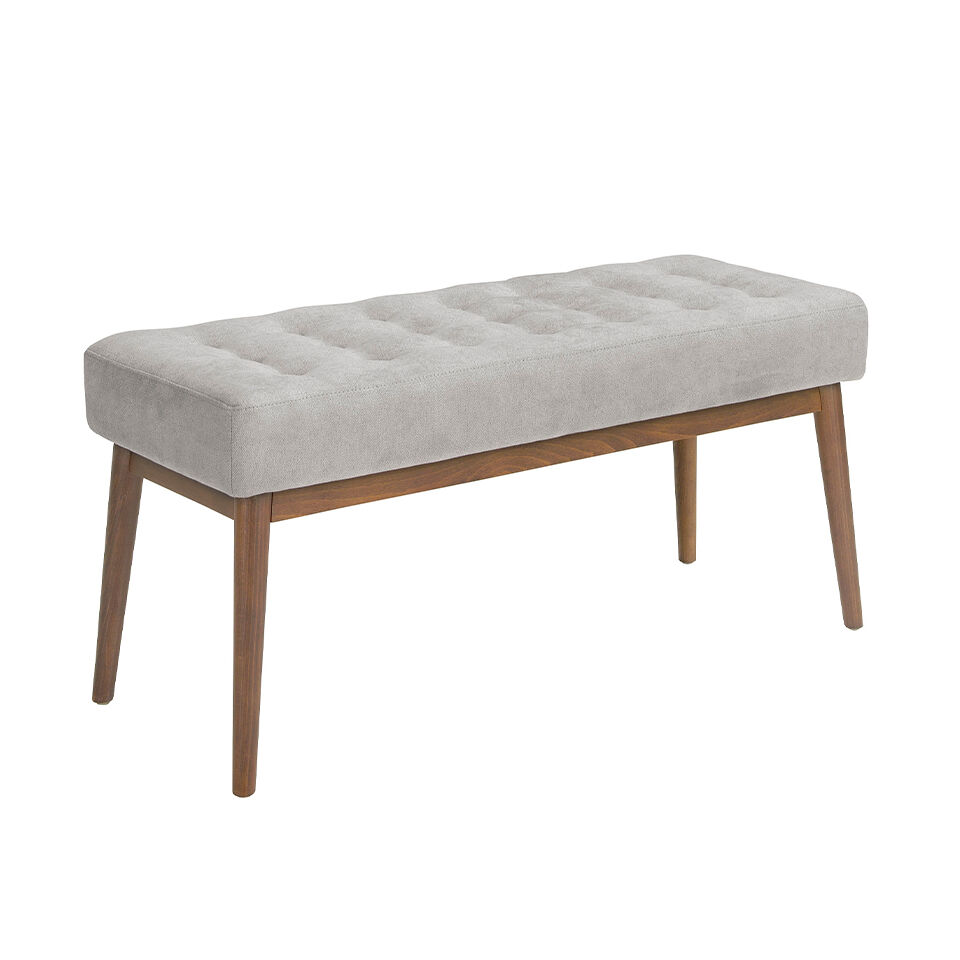 Banqueta tapizada en tela color gris oscuro con estructura de patas de madera en color nogal.