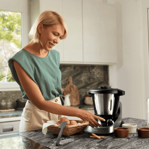 Cecotec Robô de cozinha com WiFi, 37 funções, APP para cozedura guiada e manual, sistema de auto-limpeza, acessórios OneClick, balanças integradas, jarro de aço inoxidável e jarro antiaderente Habana.