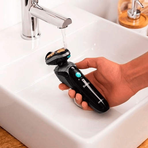 Cecotec Máquina de barbear 10 em 1 com base de carga, bateria de iões de lítio, lâminas de aço inoxidável com revestimento em titânio, ecrã digital e à prova de água.