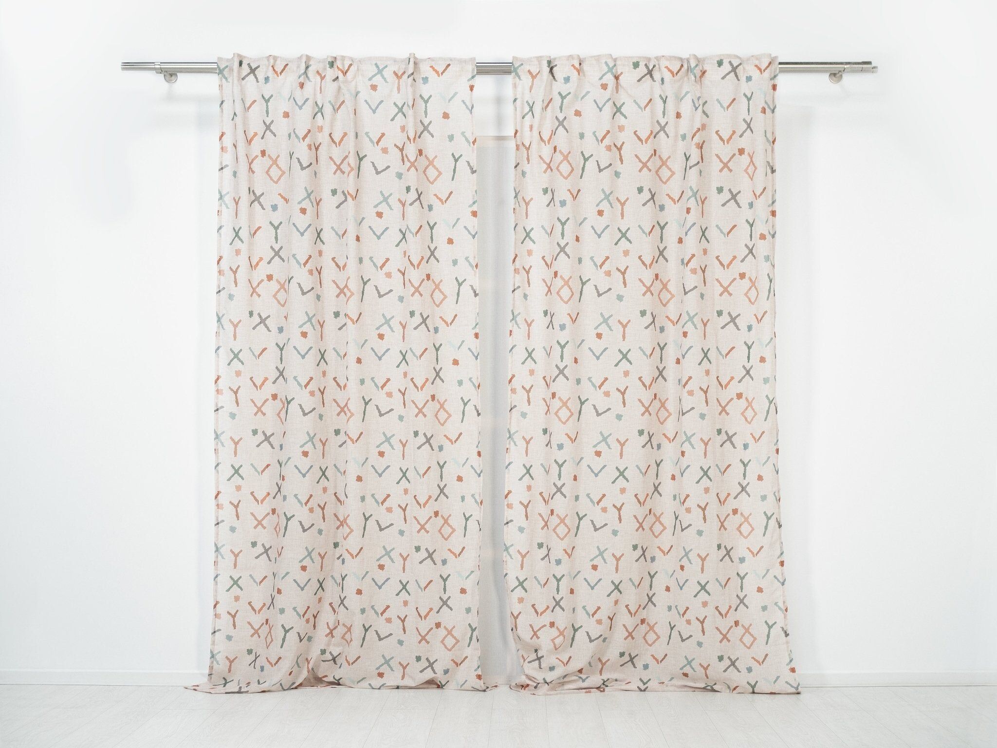 Visillo translúcido Folk con motivo étnico