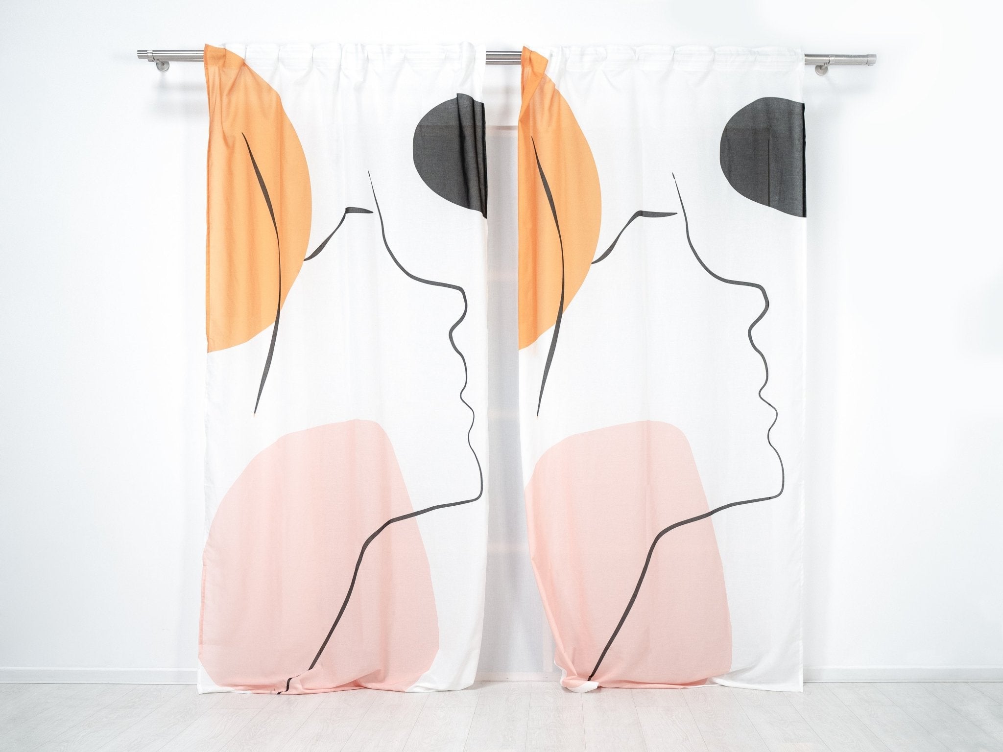 Visillo translúcido Face con estampado moderno