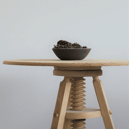 Mesa giratória em madeira de pinho, acabamento em verniz, 59,5x59,5x65 cm