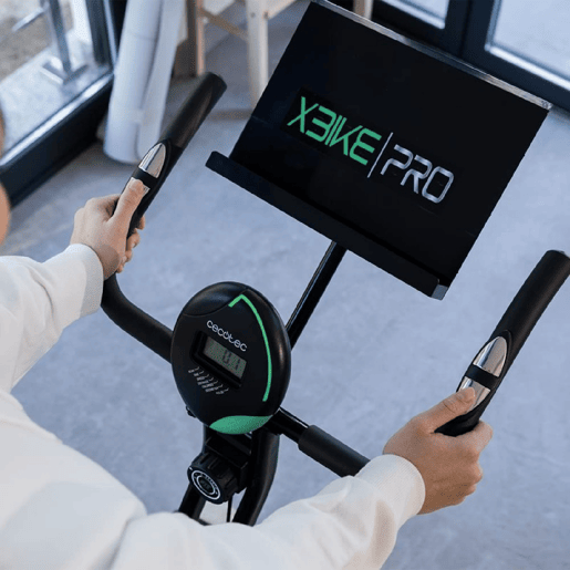 Cecotec Bicicleta estática dobrável com encosto. Ecrã LCD. Resistência magnética variável. Selim de conforto com encosto e alças de apoio laterais. Suporte para tabletes y rodas de transporte. Cecotec Bicicleta estática dobrável com encosto. Ecrã LCD. Resistência magnética variável. Selim de conforto com encosto e alças de apoio laterais. Suporte para tabletes y rodas de transporte.