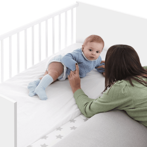 Cama de grades Laponia com estrado de ripas de faia + 4 rodas + kit co-sleeping incluído Cama de grades Laponia com estrado de ripas de faia + 4 rodas + kit co-sleeping incluído