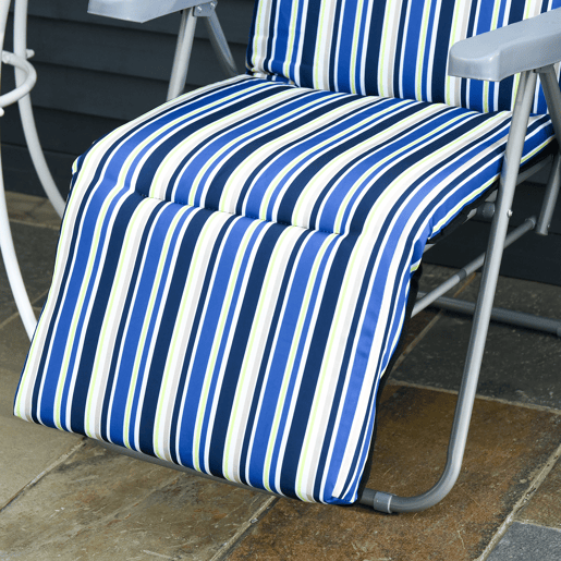 Outsunny Pack de 2 Espreguiçadeiras Dobráveis de Jardim para Exterior com Almofada Acolchoada, Encosto Ajustável em 5 Posições, Apoio para Pés e Estrutura de Aço, 60x75x65-102 cm, Riscas Azuis