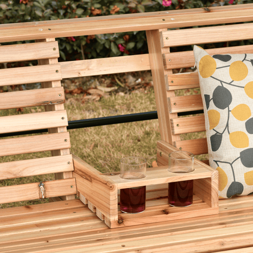 Outsunny Banco Baloiço de 2-3 Lugares Banco Suspenso de Madeira com Mesa de Centro Dobrável 2 Porta-copos e Apoios de Braço Capacidade 200 kg para Jardim Terraço 150x75x53 cm Natural