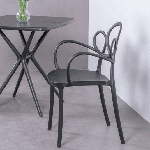 Cadeira de design com braços adequada para exteriores - Dream
