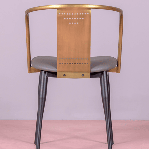 Cadeira industrial em aço dourado e com almofada - Bistro Cadeira industrial em aço dourado e com almofada - Bistro