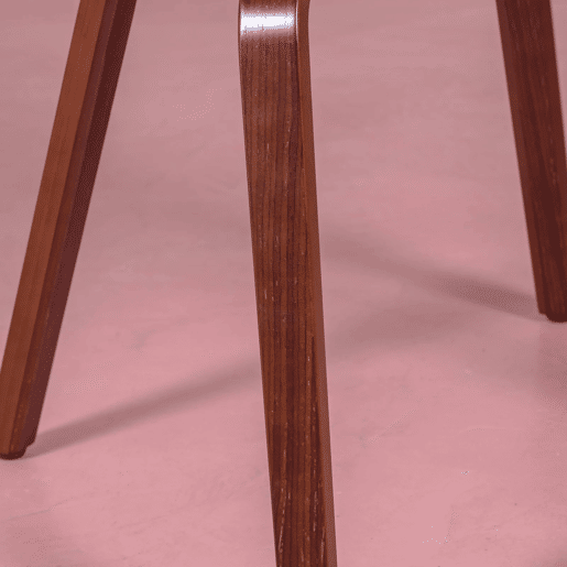Cadeira de design nórdica em madeira de nogueira - Hut