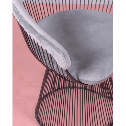 Poltrona de design estofada em veludo e estrutura em aço - Albert Poltrona de design estofada em veludo e estrutura em aço - Albert