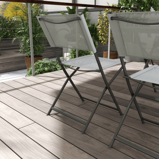 Outsunny Conjunto de Refeição Mesa e 4 Cadeiras Dobráveis Conjunto de Refeição de 5 Peças com Mesa de Vidro Temperado Estilo Moderno para Varanda Pátio Cinza