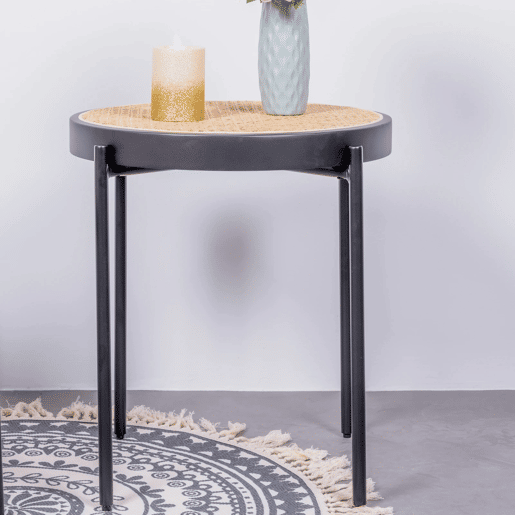 Mesa lateral retrô com detalhes em rattan natural (46cm) - North