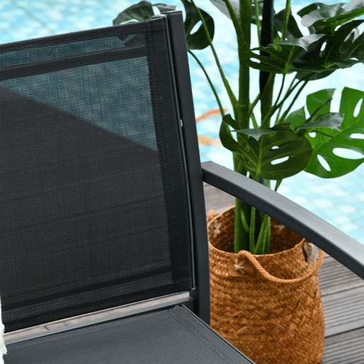 Outsunny Conjunto de Móveis de Jardim Conjunto de 4 Peças Móveis de Exterior com 2 Poltronas 1 Sofá de 2 Lugares e Mesa de Centro com Tampo de Vidro Temperado Preto