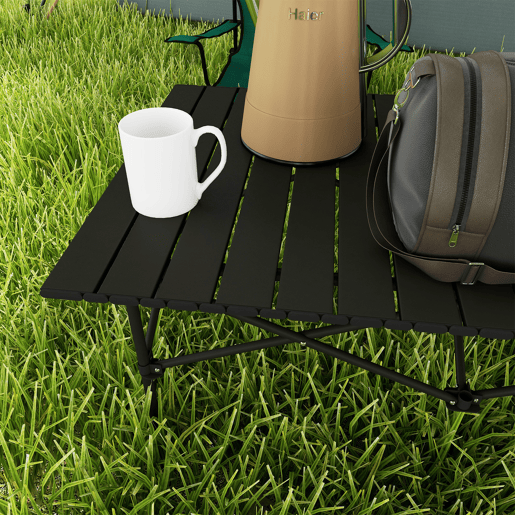 Outsunny Mesa de Campismo Dobrável de Metal com Tampo Enrolável e Bolsa de Transporte Mesa de Piquenique Portátil para Campismo Trekking Praia e Barbecue 95x55x50 cm Preto