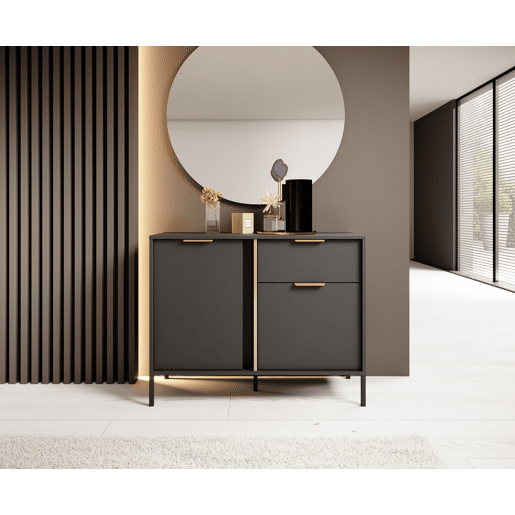 Cómoda LARS em preto, dourado com um estilo moderno, medindo 82x104x40 cm e tem 4 prateleiras, 2 portas e 1 gaveta