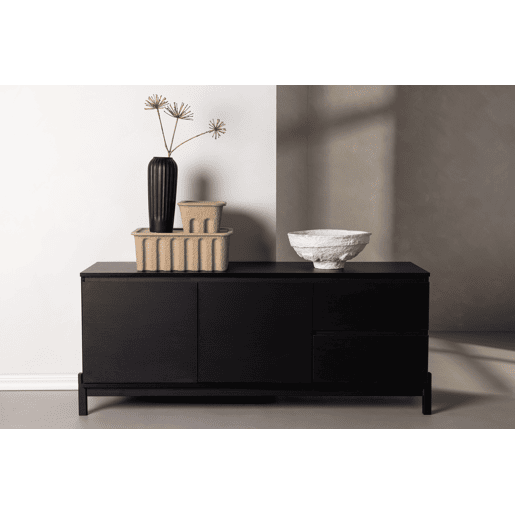 Cómoda CORPUS, de cor preta, num estilo moderno, com 56x135x40 cm, com 2 portas, 2 gavetas e 2 prateleiras