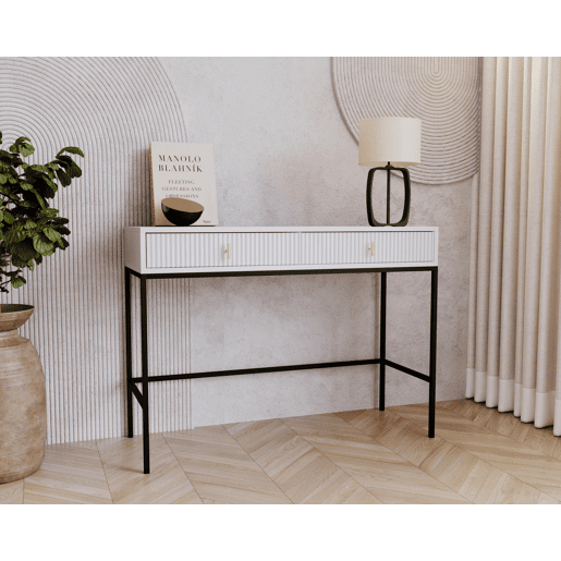 A mesa de consola MAGGIORE apresenta num estilo moderno. Mede 77x104x50 cm e inclui 2 gavetas.